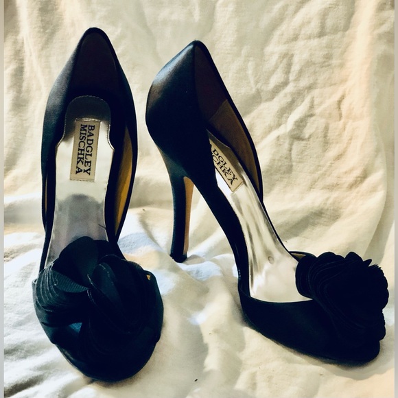 BADGLEY MISCHKA•SIZE-6•BLACK•HEELS•FLORAL ACCENT - Picture 4 of 16